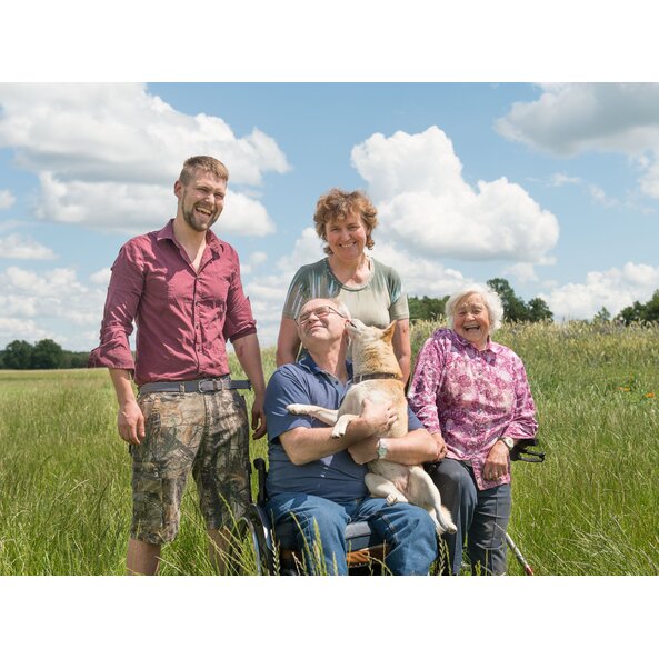 Der Tee wird direkt am Hof der Familie Zach in Handarbeit abgepackt.“